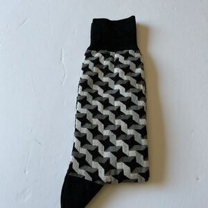 BUGATCHI MENS OPTICAL ILLUSION MERCERIZED COTTON SOCKS BLACK GRAY WHITE OS NWOT